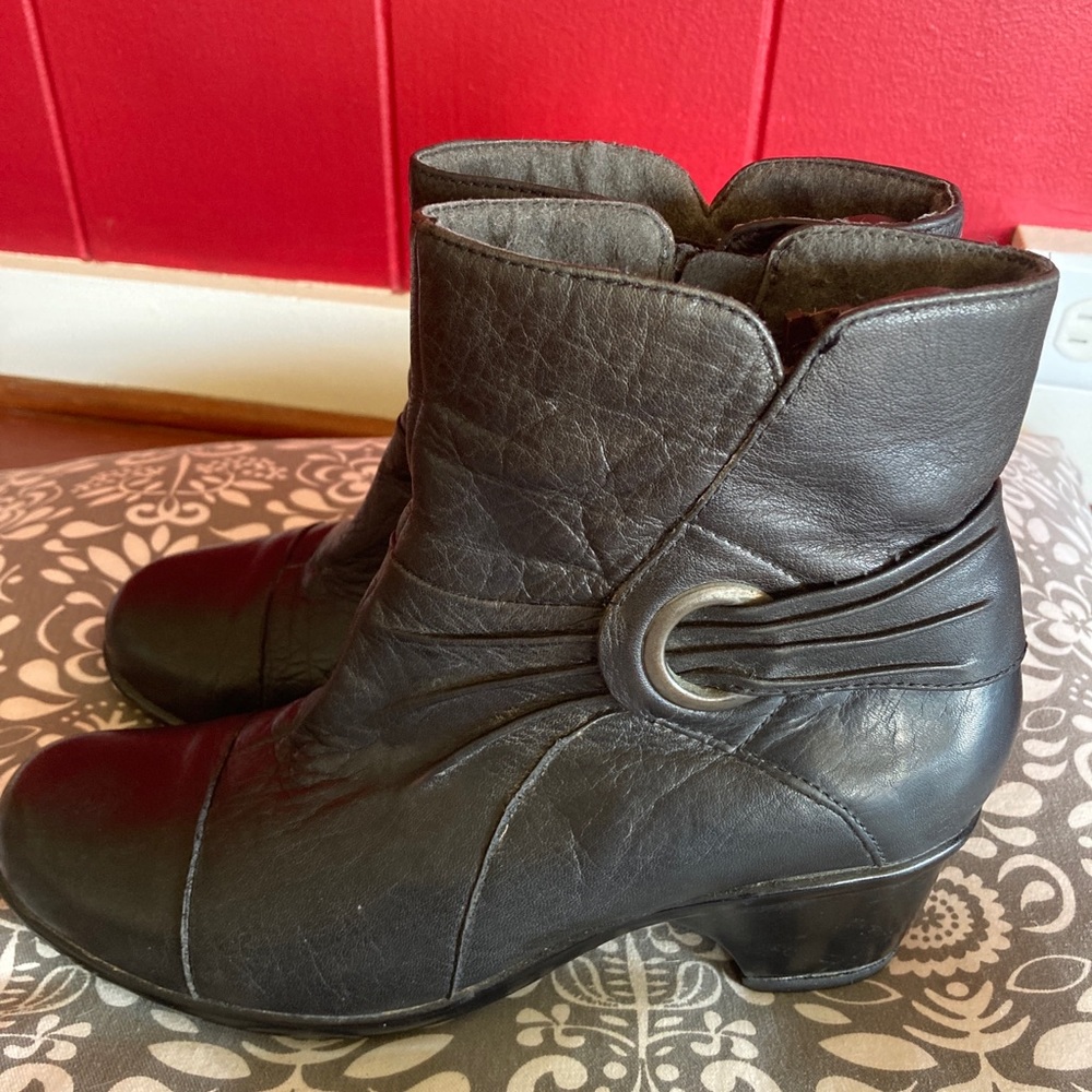 Clarks black sz 7.5